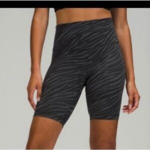 Lululemon Wunder Train HR Short 8"